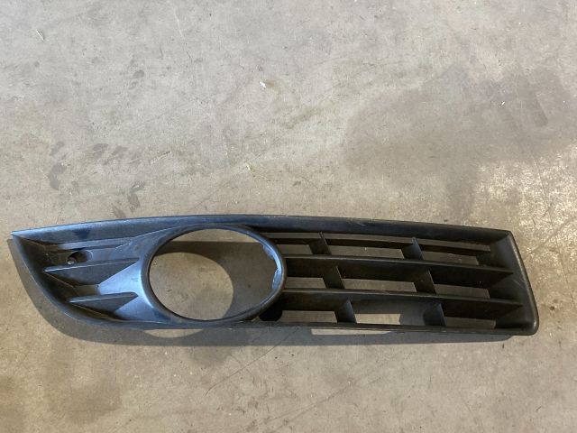 bontott VW PASSAT B6 Jobb Ködfényszóró Lámpakeret