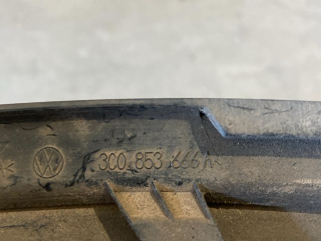 bontott VW PASSAT B6 Jobb Ködfényszóró Lámpakeret