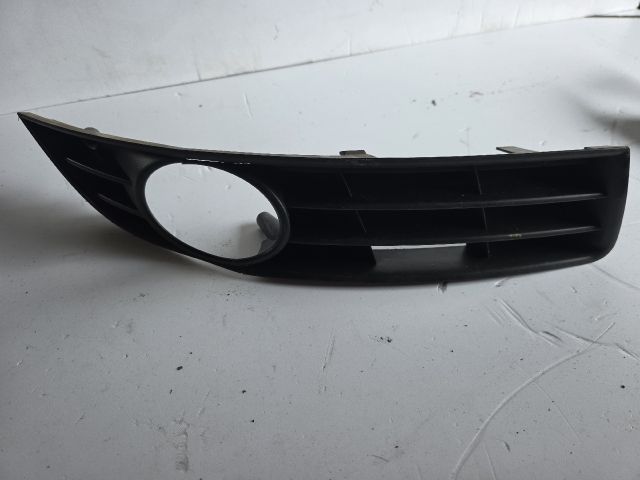 bontott VW PASSAT B6 Jobb Ködlámpa Rács