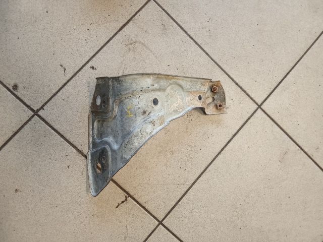 bontott VW PASSAT B6 Jobb Sárvédő Oldaltartó