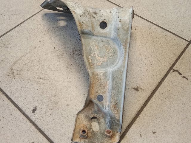 bontott VW PASSAT B6 Jobb Sárvédő Oldaltartó