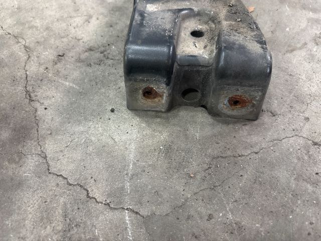 bontott VW PASSAT B6 Jobb Sárvédő Oldaltartó