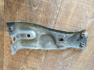 bontott VW PASSAT B6 Jobb Sárvédő Oldaltartó