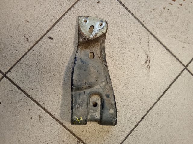 bontott VW PASSAT B6 Jobb Sárvédő Oldaltartó