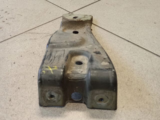 bontott VW PASSAT B6 Jobb Sárvédő Oldaltartó