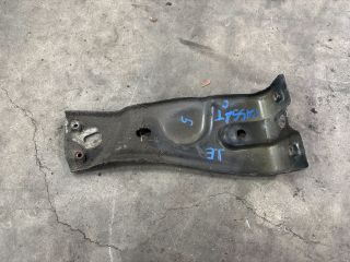 bontott VW PASSAT B6 Jobb Sárvédő Oldaltartó