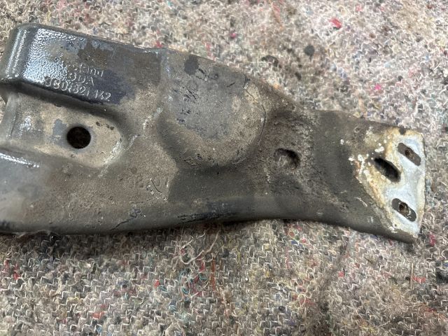 bontott VW PASSAT B6 Jobb Sárvédő Oldaltartó