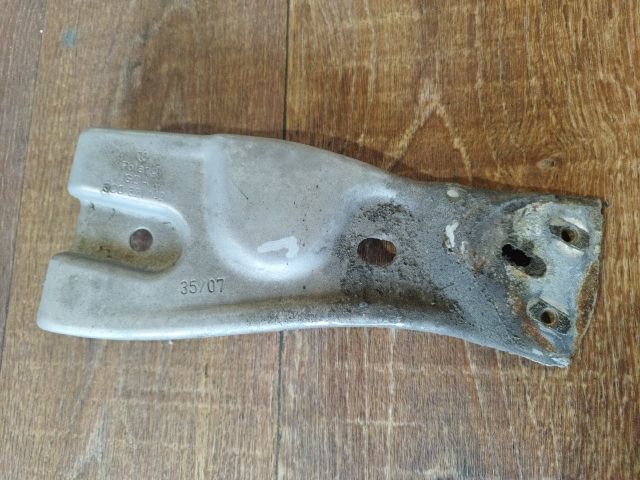 bontott VW PASSAT B6 Jobb Sárvédő Oldaltartó