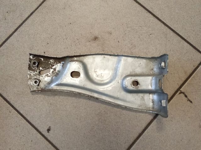 bontott VW PASSAT B6 Jobb Sárvédő Oldaltartó