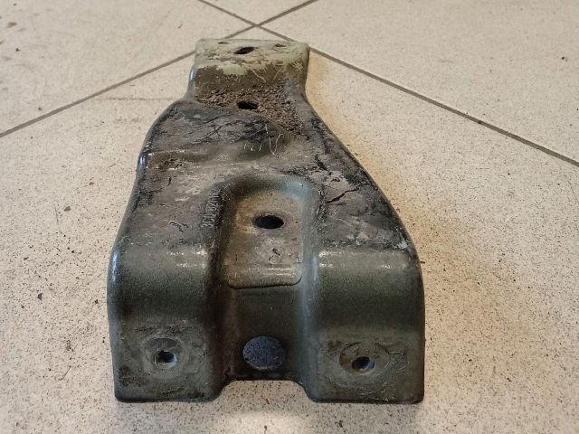 bontott VW PASSAT B6 Jobb Sárvédő Oldaltartó