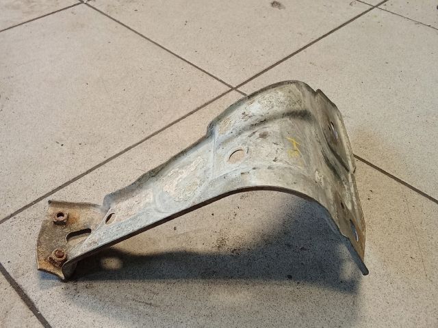 bontott VW PASSAT B6 Jobb Sárvédő Oldaltartó