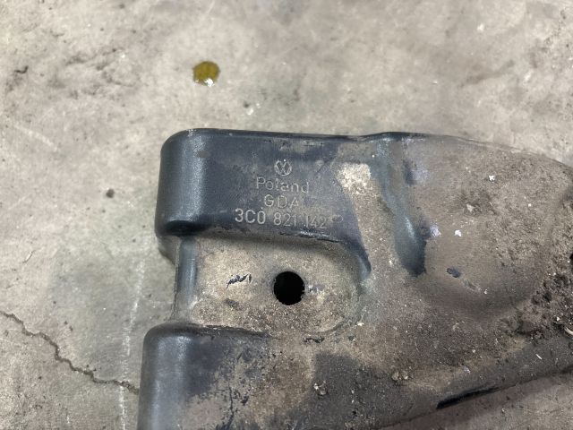 bontott VW PASSAT B6 Jobb Sárvédő Oldaltartó