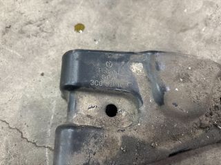 bontott VW PASSAT B6 Jobb Sárvédő Oldaltartó