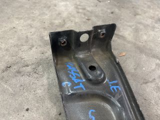 bontott VW PASSAT B6 Jobb Sárvédő Oldaltartó