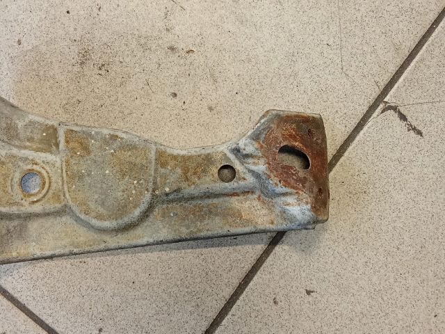 bontott VW PASSAT B6 Jobb Sárvédő Oldaltartó