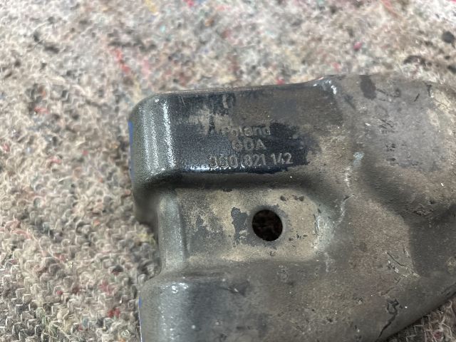 bontott VW PASSAT B6 Jobb Sárvédő Oldaltartó