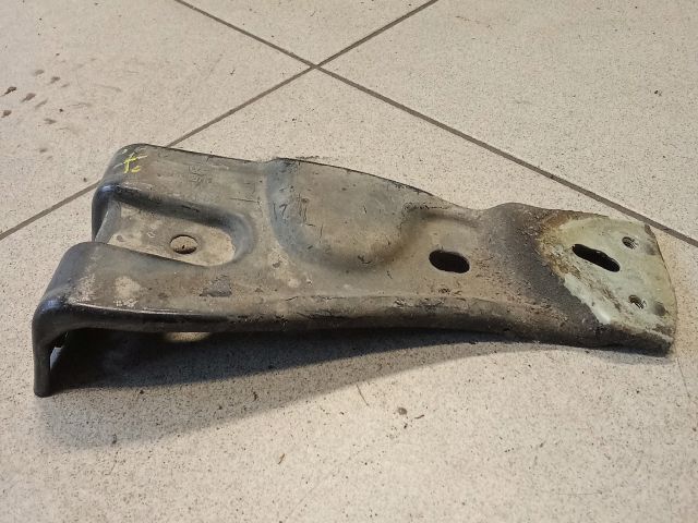 bontott VW PASSAT B6 Jobb Sárvédő Oldaltartó