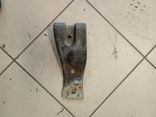 bontott VW PASSAT B6 Jobb Sárvédő Oldaltartó