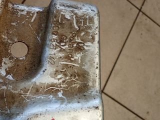 bontott VW PASSAT B6 Jobb Sárvédő Oldaltartó