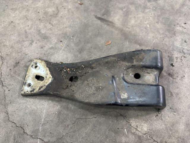 bontott VW PASSAT B6 Jobb Sárvédő Oldaltartó