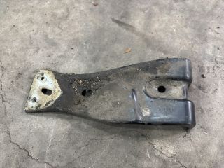 bontott VW PASSAT B6 Jobb Sárvédő Oldaltartó