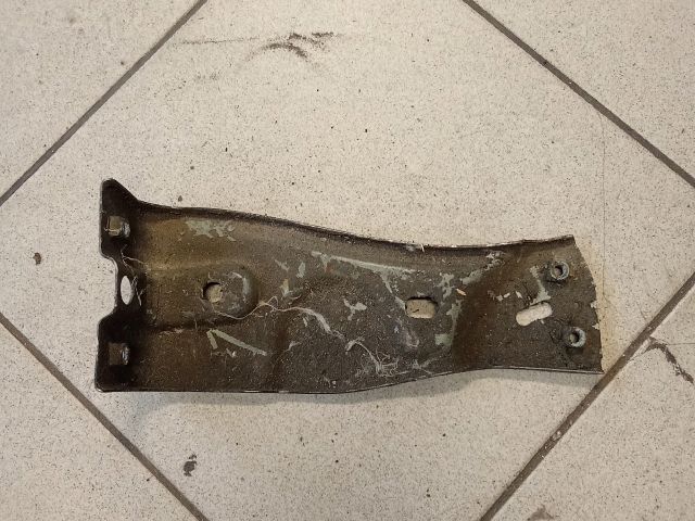 bontott VW PASSAT B6 Jobb Sárvédő Oldaltartó