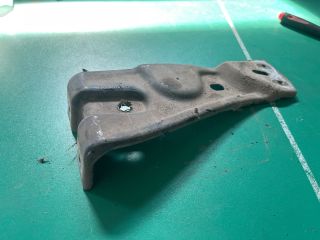 bontott VW PASSAT B6 Jobb Sárvédő Oldaltartó