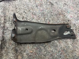 bontott VW PASSAT B6 Jobb Sárvédő Oldaltartó