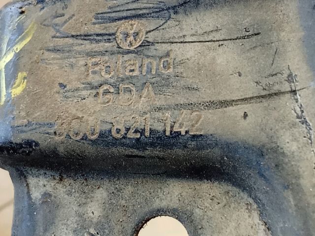 bontott VW PASSAT B6 Jobb Sárvédő Oldaltartó