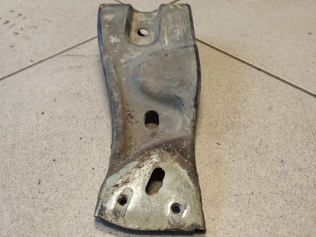 bontott VW PASSAT B6 Jobb Sárvédő Oldaltartó