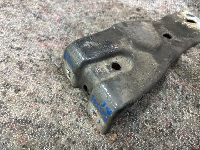 bontott VW PASSAT B6 Jobb Sárvédő Oldaltartó