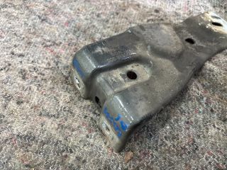 bontott VW PASSAT B6 Jobb Sárvédő Oldaltartó