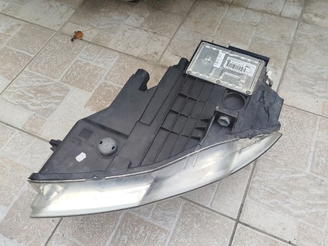 bontott VW PASSAT B6 Jobb Xenon Fényszóró