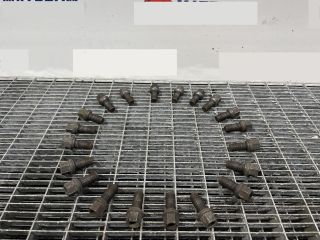 bontott VW PASSAT B6 Kerék Csavar Szett