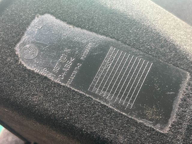 bontott VW PASSAT B6 Kesztyűtartó Ajtó