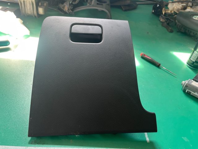 bontott VW PASSAT B6 Kesztyűtartó Ajtó