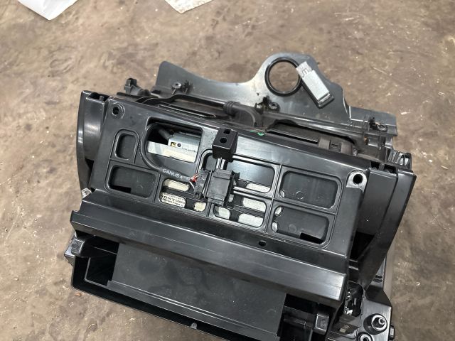 bontott VW PASSAT B6 Kesztyűtartó