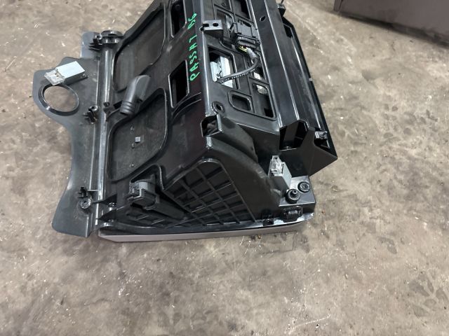 bontott VW PASSAT B6 Kesztyűtartó