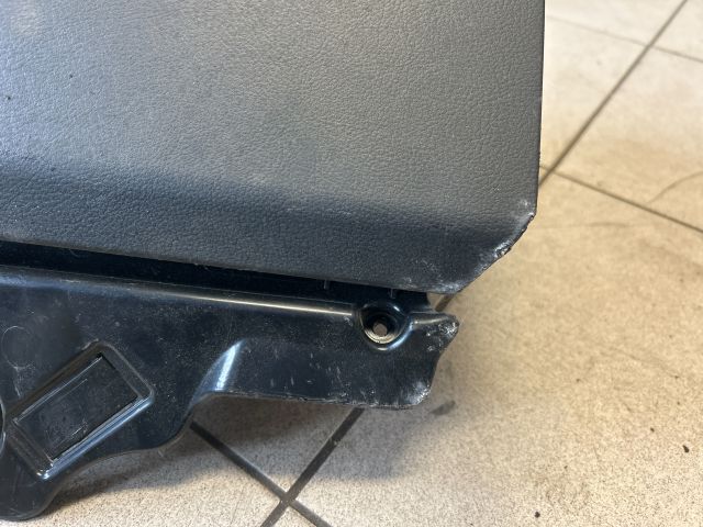 bontott VW PASSAT B6 Kesztyűtartó