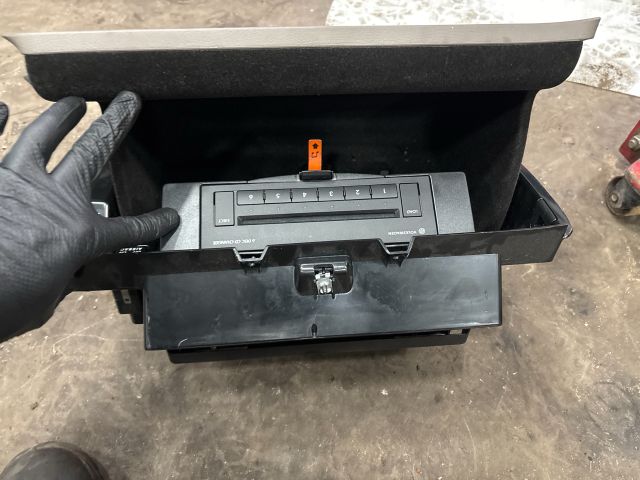 bontott VW PASSAT B6 Kesztyűtartó