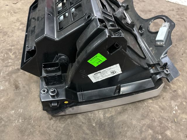 bontott VW PASSAT B6 Kesztyűtartó