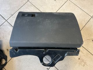 bontott VW PASSAT B6 Kesztyűtartó