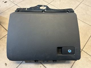 bontott VW PASSAT B6 Kesztyűtartó