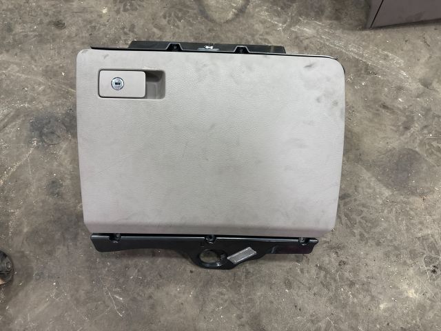 bontott VW PASSAT B6 Kesztyűtartó