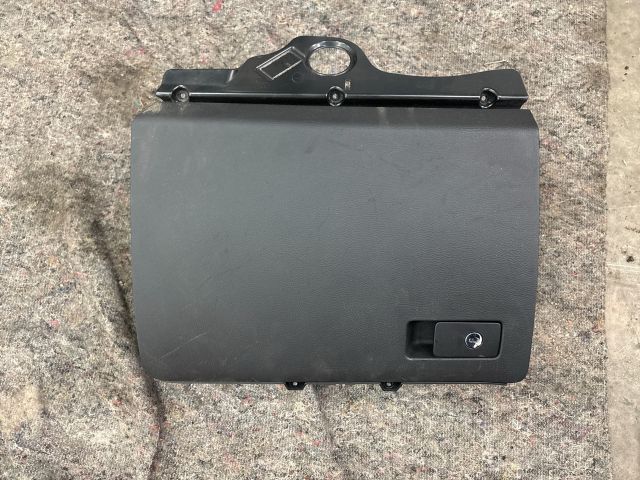 bontott VW PASSAT B6 Kesztyűtartó