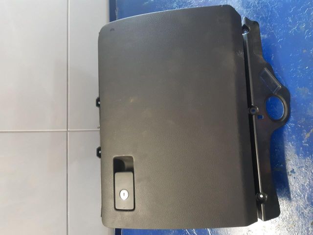 bontott VW PASSAT B6 Kesztyűtartó