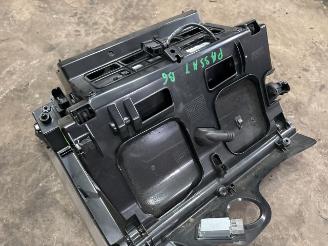 bontott VW PASSAT B6 Kesztyűtartó