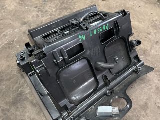 bontott VW PASSAT B6 Kesztyűtartó