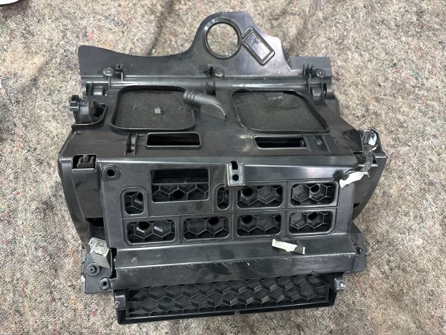 bontott VW PASSAT B6 Kesztyűtartó