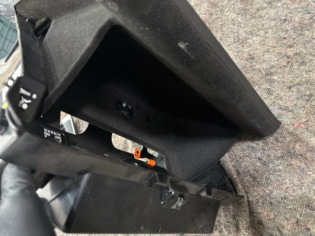 bontott VW PASSAT B6 Kesztyűtartó